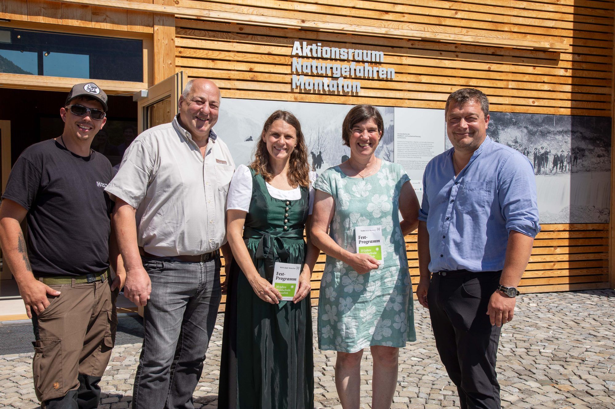 Andreas Fijatkowski (Stand Montafon), Senior-Betriebsleiter Hubert Malin, Waldschul-Leiterin Sylvia Ackerl, Gründungs-Leiterin Monika Dönz-Breuss und Forstfonds-Betriebsleiter Andreas Drexel sind stolz auf die erfolgreiche Waldschule.