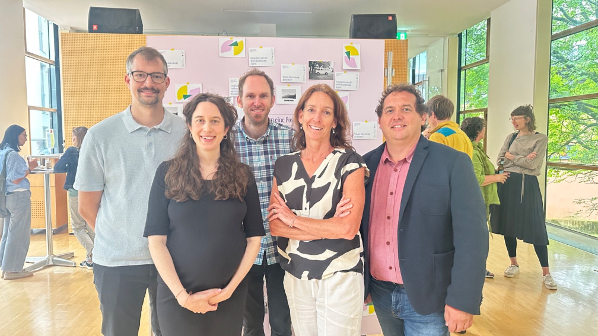 Stefan Stachniß, Nadine Dobler, Abraham Hartmann (alle Gemeinschaftsarchiv Walgau), Karen Schillig (LEADER), Bürgermeister Andreas Dobler.