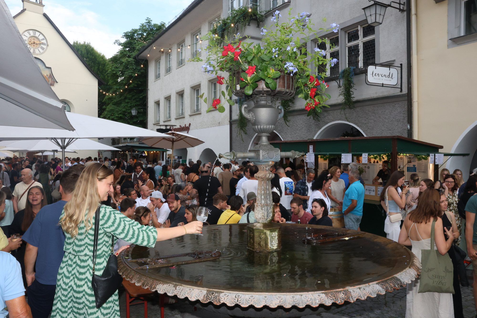 Genuss und Geselligkeit beim Weinfest