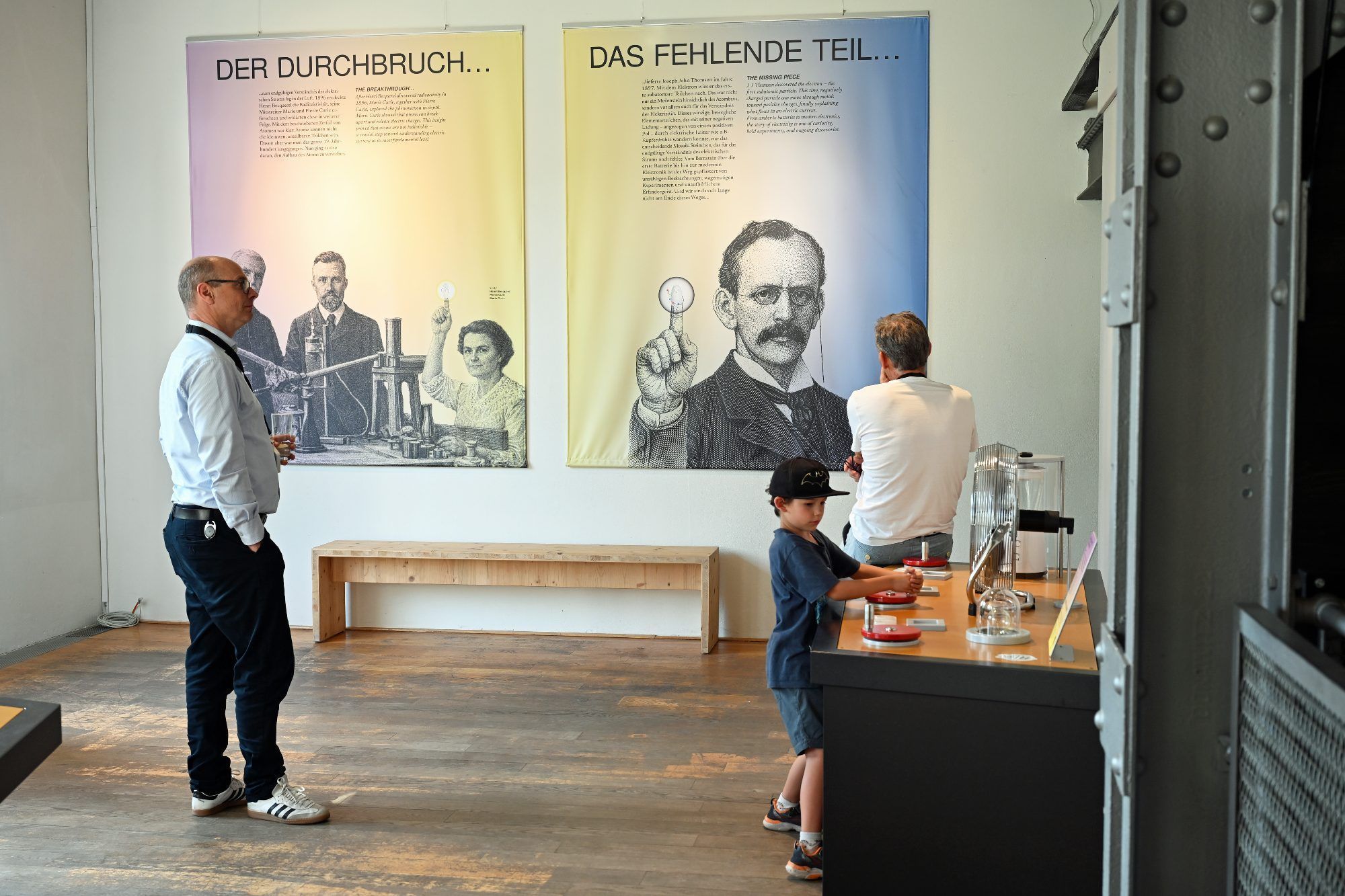 Historische Entdeckungen und wissenschaftliche Meilensteine bilden einen Schwerpunkt der Ausstellung.