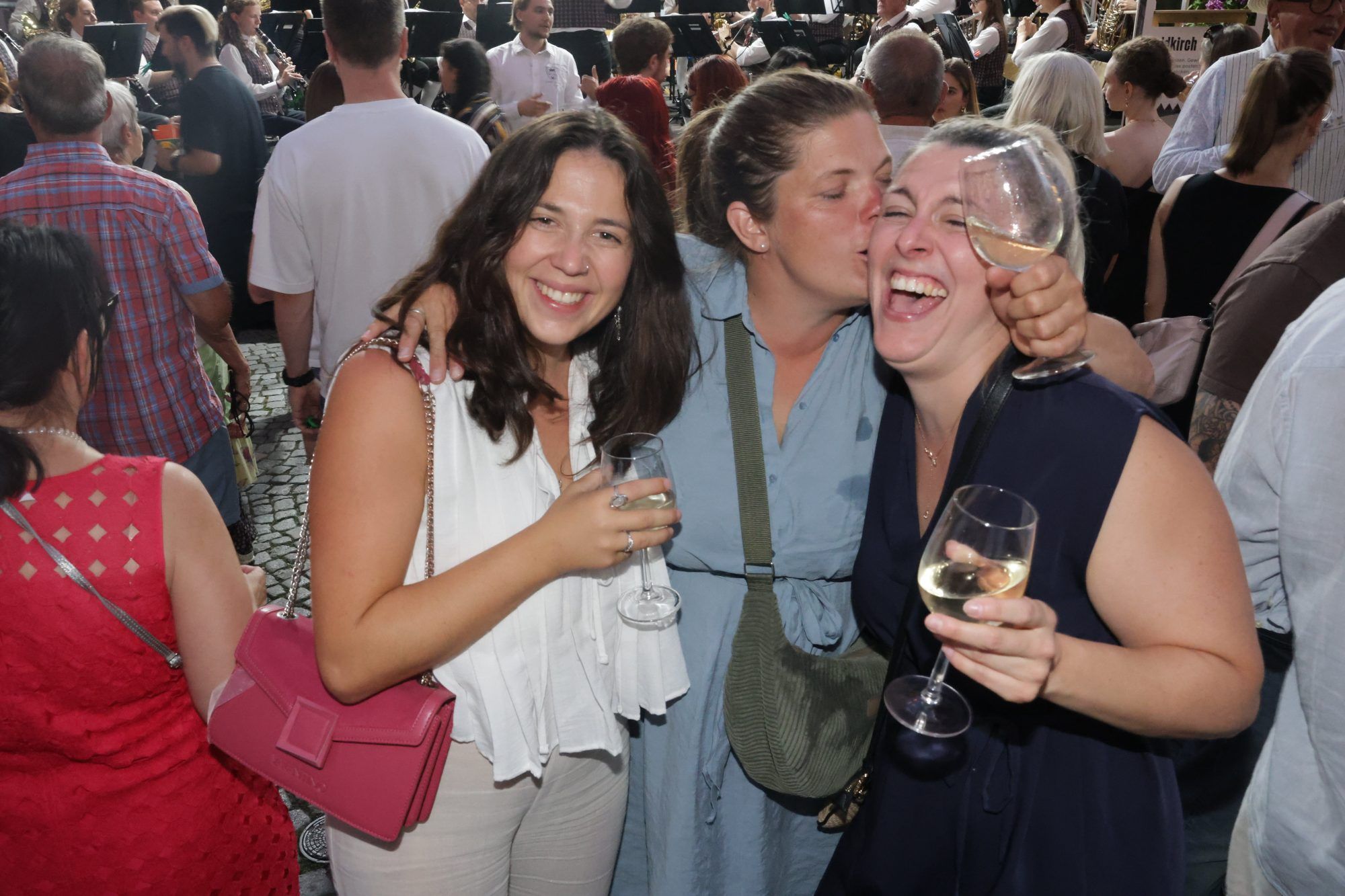 Chantal Überbacher mit Hannelore und Katja.