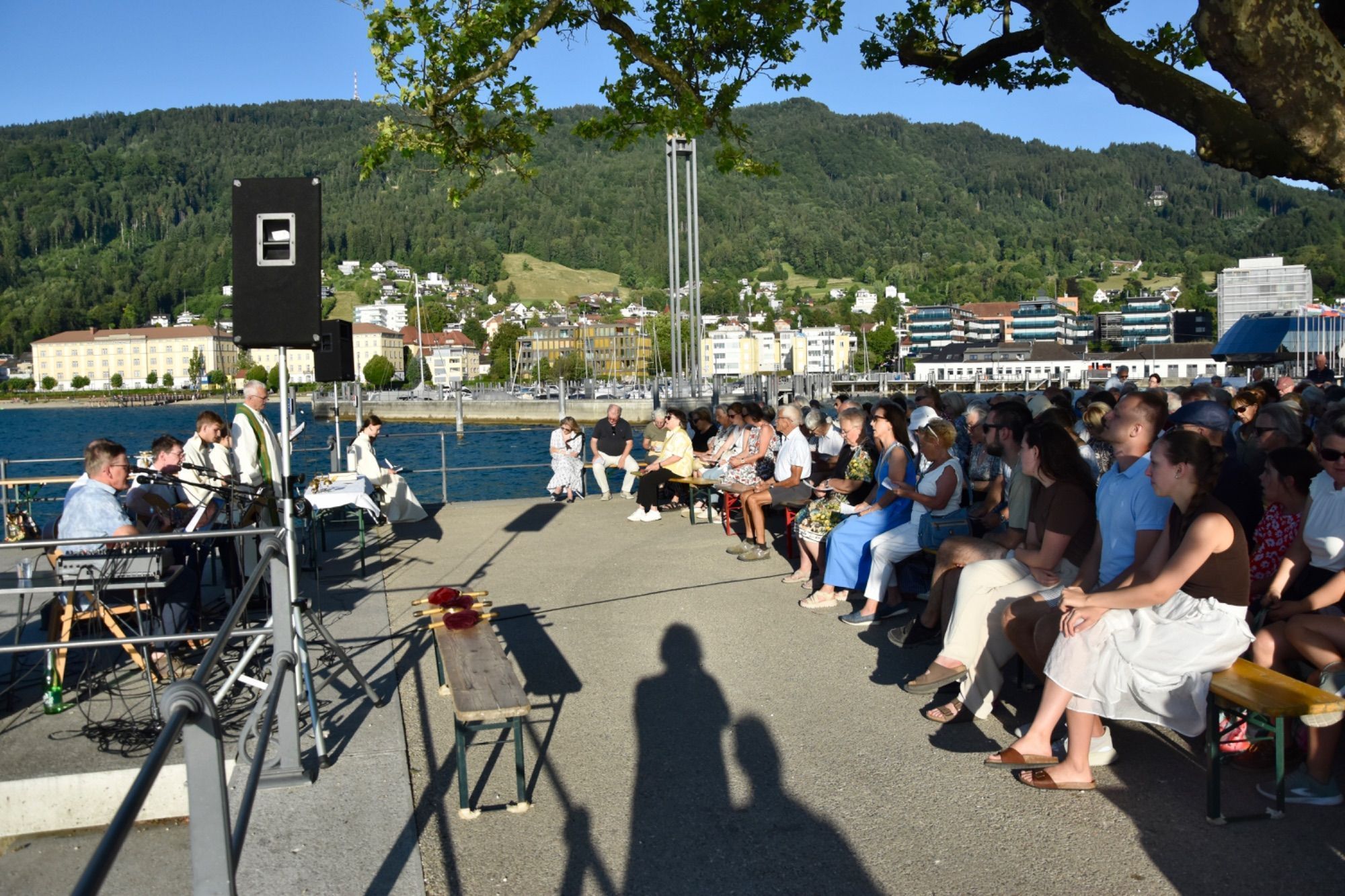 Die Messfeier am Blumenmolo in Bregenz gibt es ungefähr seit dem Jahr 2012, einmal pro Jahr.