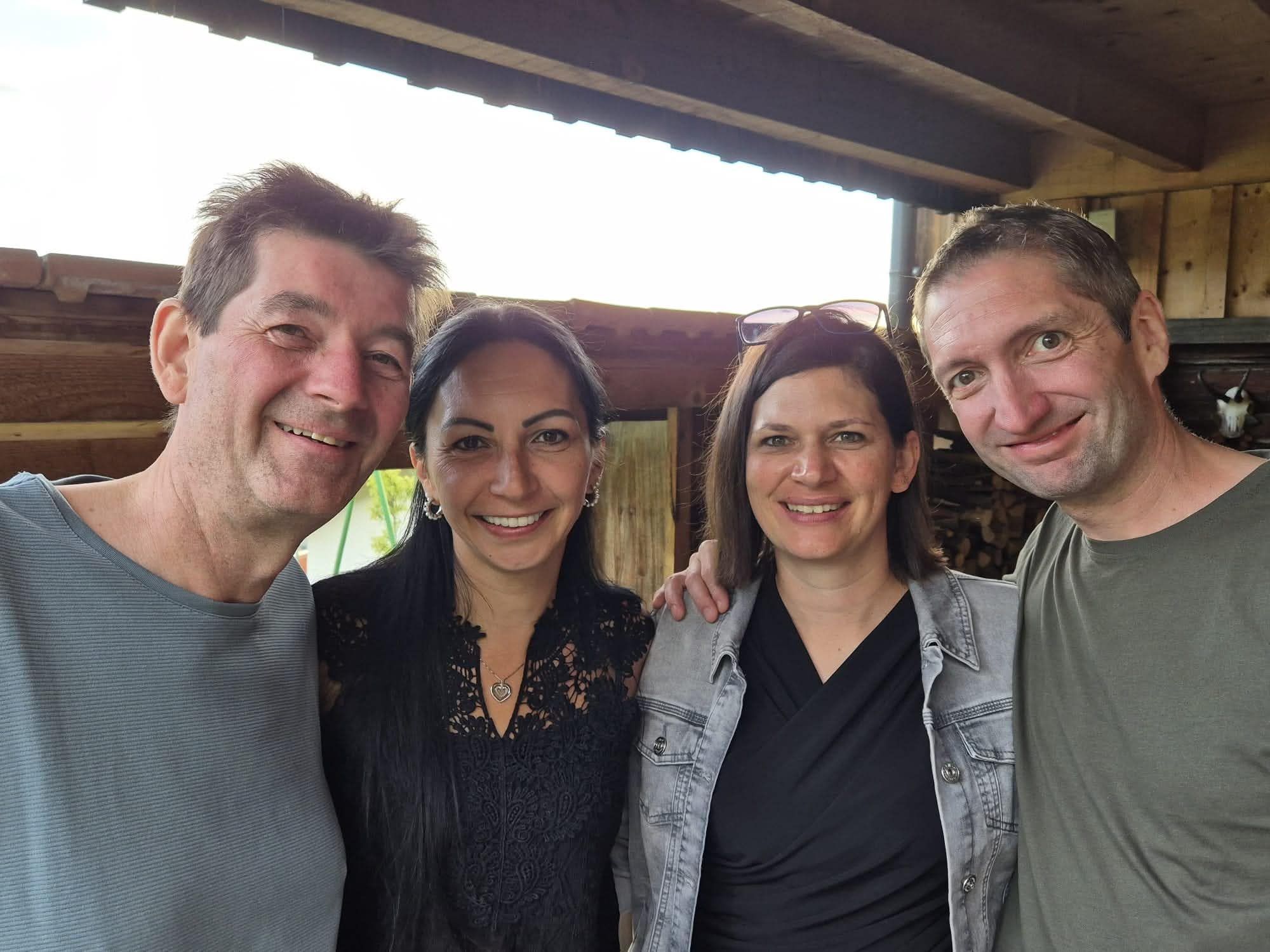 Roland Vith, Ebru, Kathi und Michael Mathis unterstützten die Benefizaktion mit viel Einsatz.