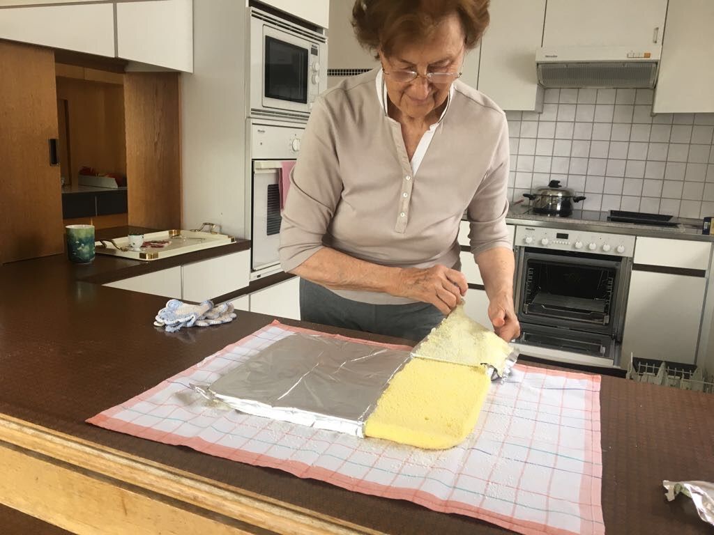 Die Erinnerung an Gertrud ist untrennbar mit ihrer Himbeerroulade verbunden.