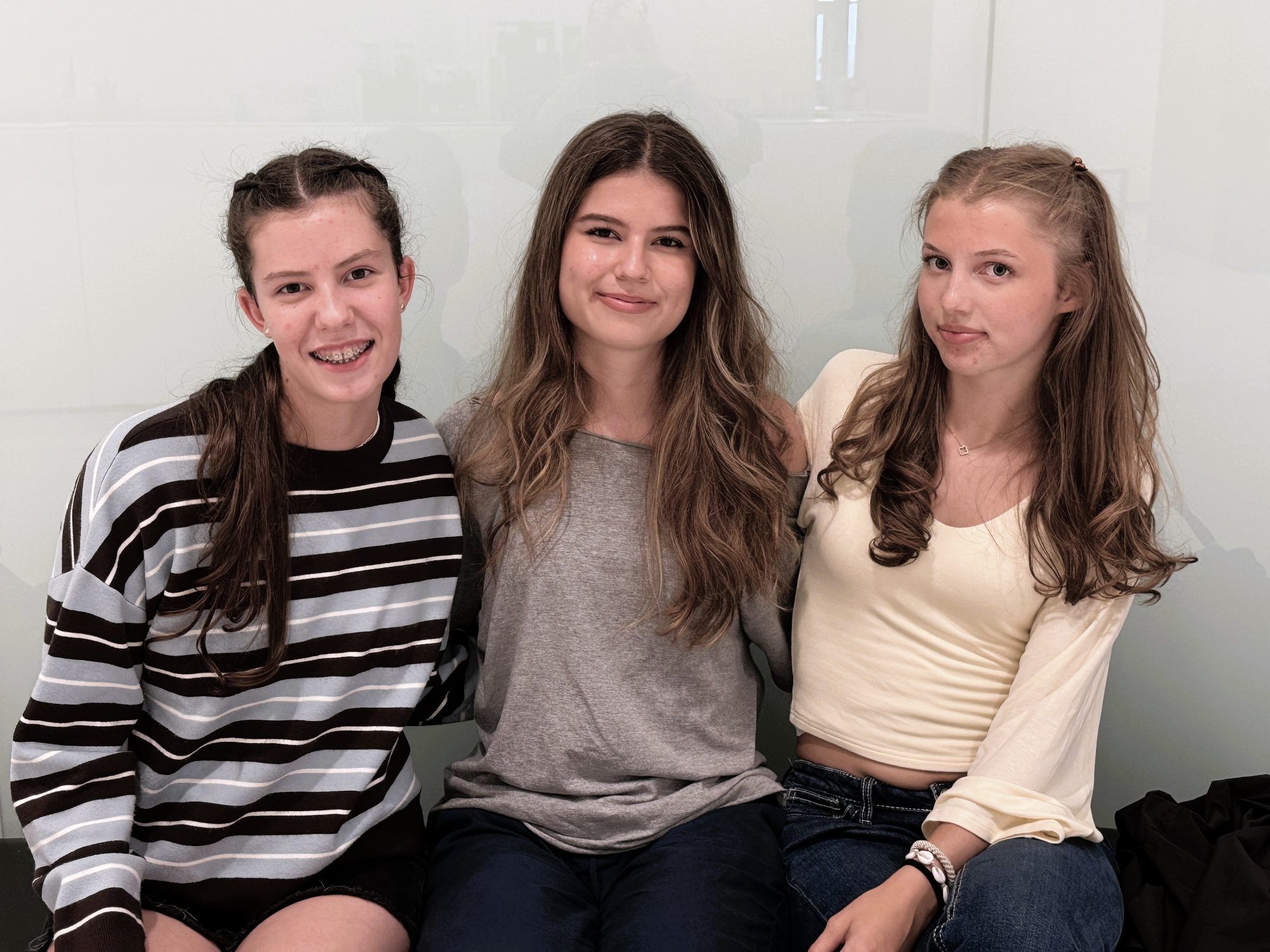Pia Gutmann, Elif Tuncer und Alamea freuten sich auf die Aufführung.