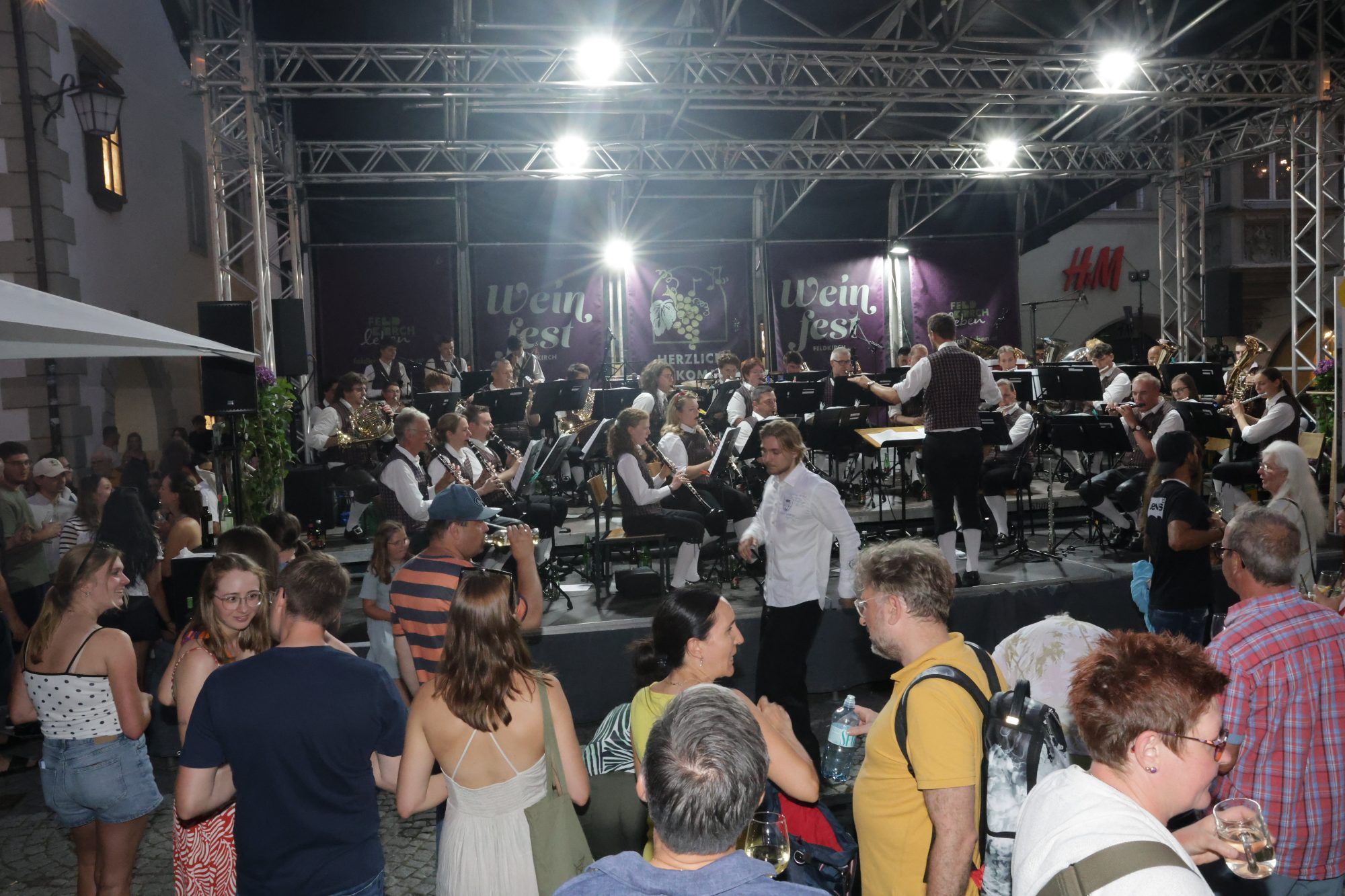 Genuss und Geselligkeit beim Weinfest