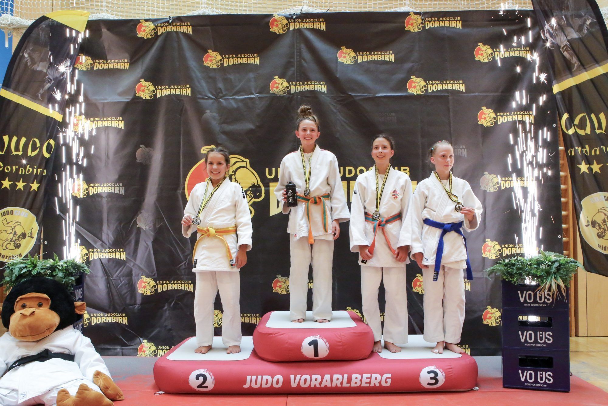 Die erfolgreichen Judokas freuten sich über ihre Medaillen und starke Leistungen beim internationalen Turnier.