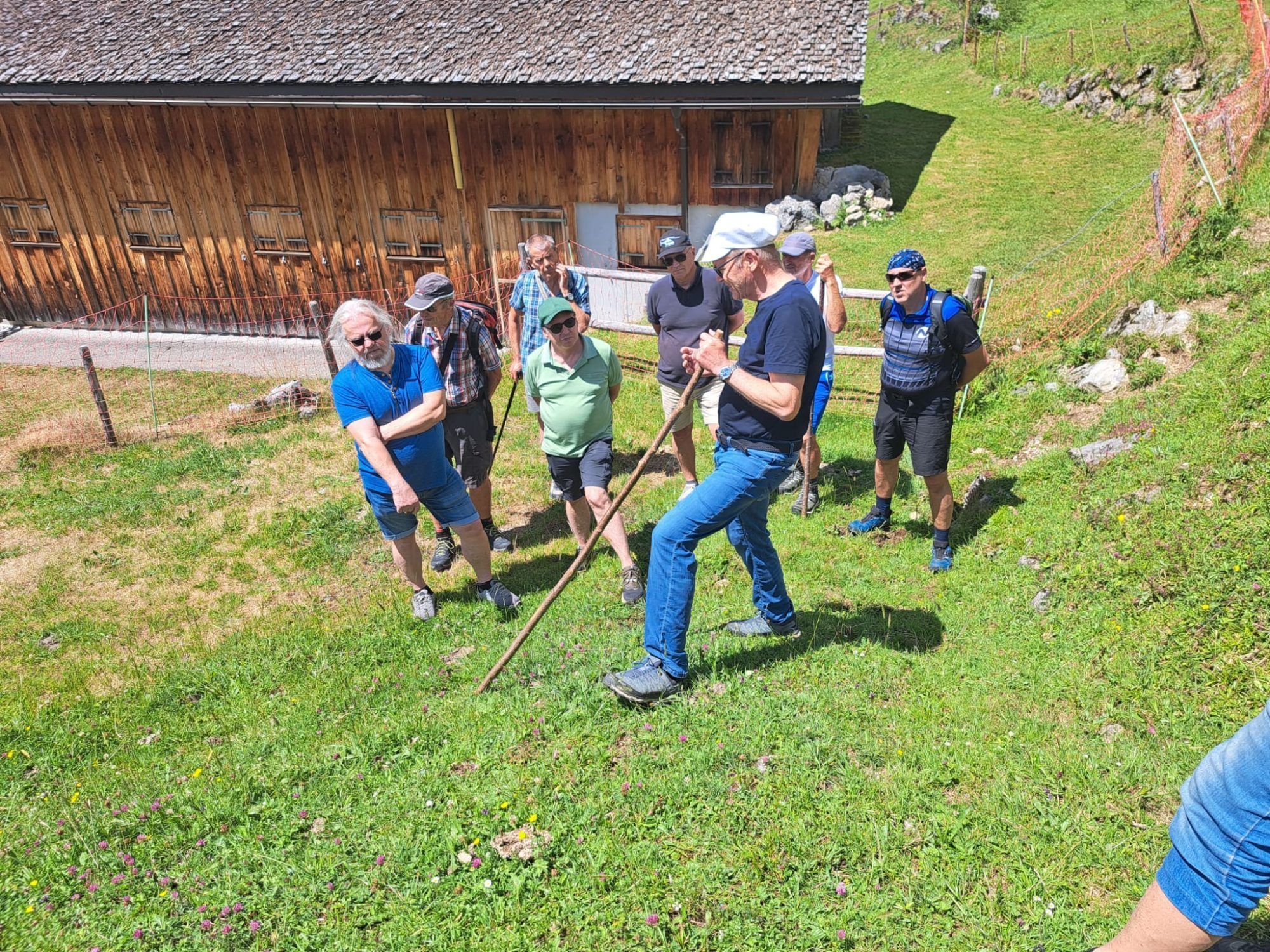 3.	Führung durch Max Albrecht(in der Mitte)