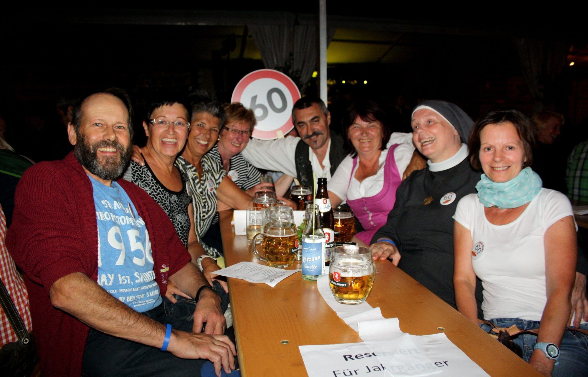 Ein Bild weckt Erinnerungen: Vor zehn Jahren feierten zahlreiche Jubiläumsjahrgänger aus dem ganzen Leiblachtal beim Lochauer Dorffest ihren runden Geburtstag.