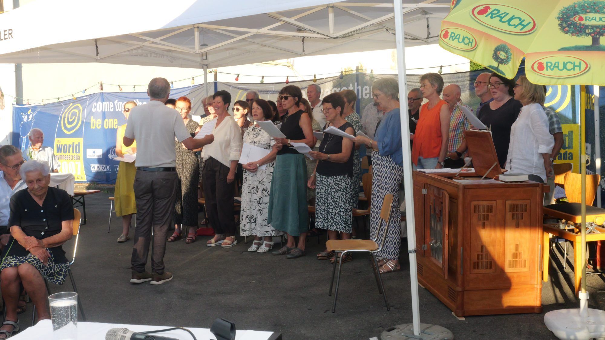 Der Kirchenchor Frastanz unter der Leitung von Guntram Fischer verlieh dem Jubiläumsgottesdienst einen würdigen musikalischen Rahmen.