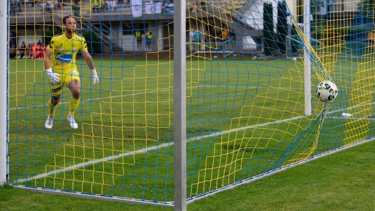 Ünal schießt für Hohenems das Ehrentor gegen Hertha Wels. VN-SCHÖLLER