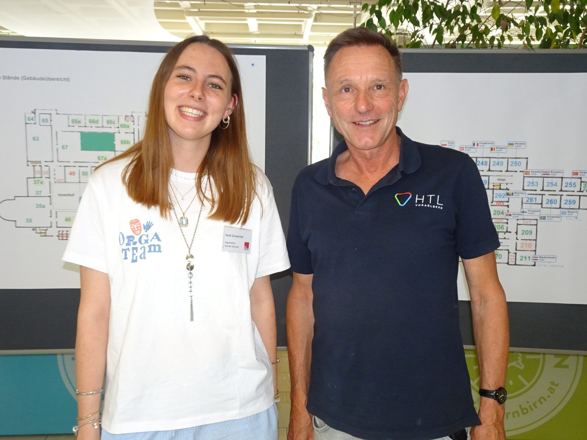 Organisatorin Heidi Schwerzler mit HTL-Direktor Michael Grünwald, der begeistert vom ersten Fest der Kulturen war.