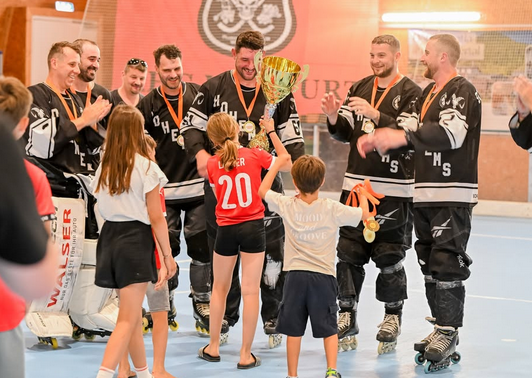 Großer Jubel nach dem Finale: Gemeinsam mit den Fans feierte der SC Hohenems den Turniersieg beim Masters 2026. (c) Verein