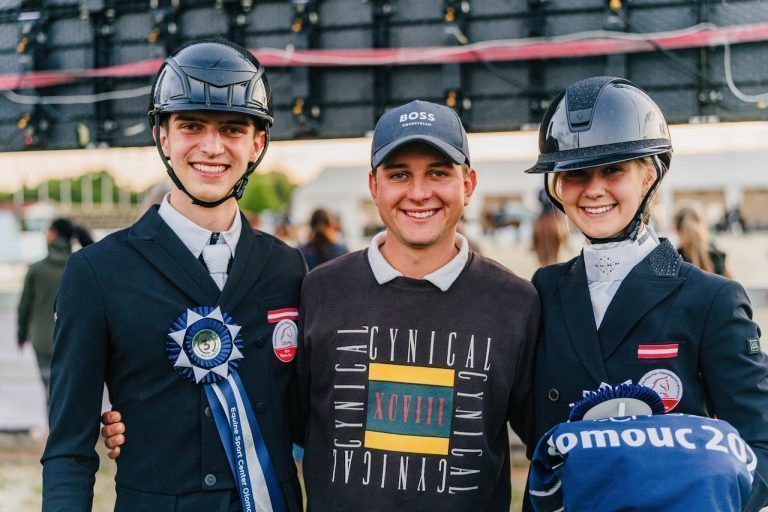 Pferdesport Reiten Dressur