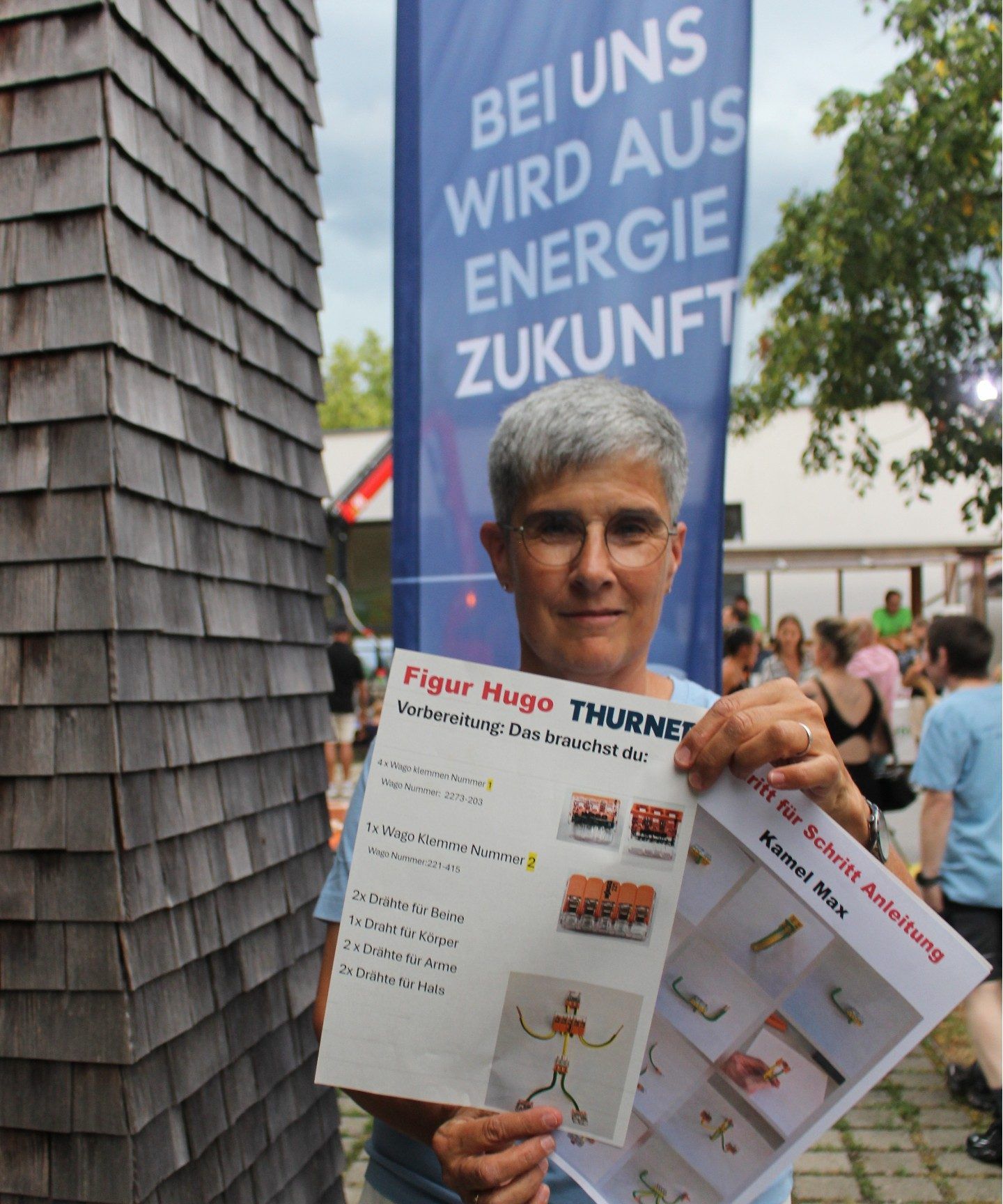 Elektro Thurner hatte sich auf den Käsklatsch sorgfältig vorbereitet – Barbara Thurner brachte „Baupläne“ für die Figur Hugo und Kamel Max mit.