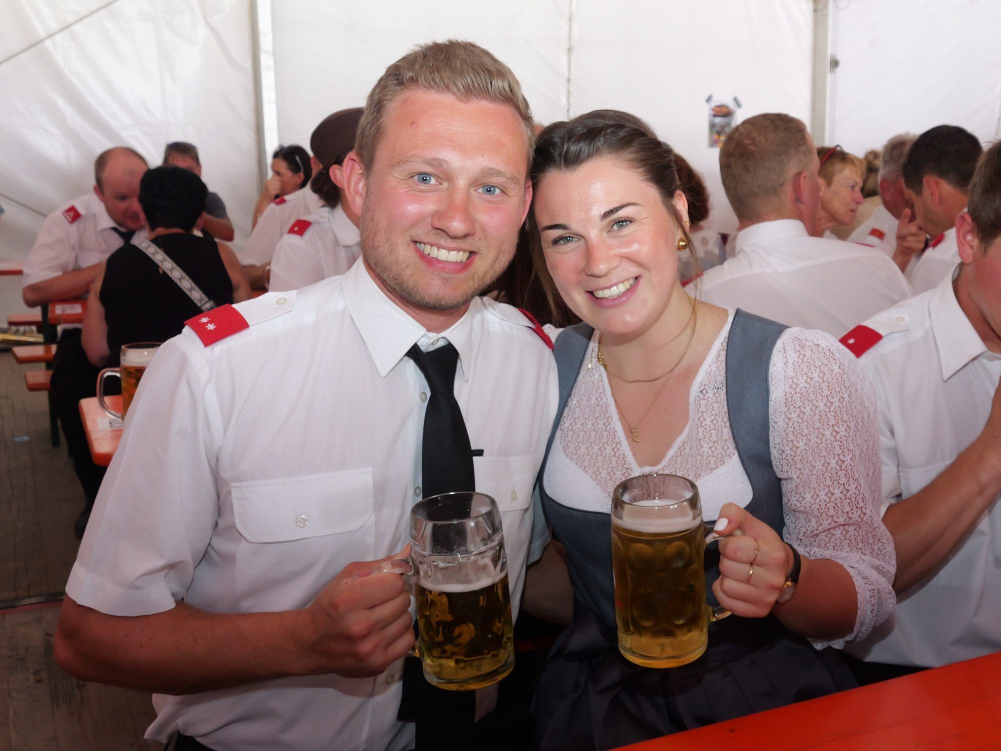 Düns Bürgermeister Lukas Batlogg und Rosa Lämmle genossen das Fest.