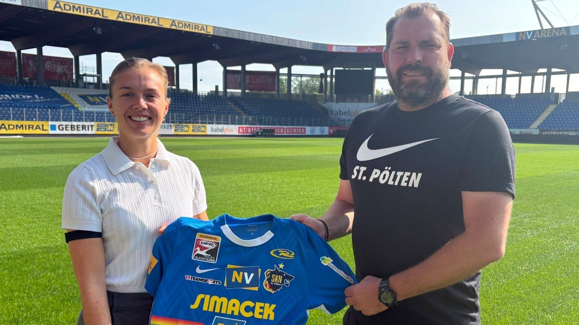 Annalena Wucher (l.) spielt für SKN St. Pölten. VEREIN