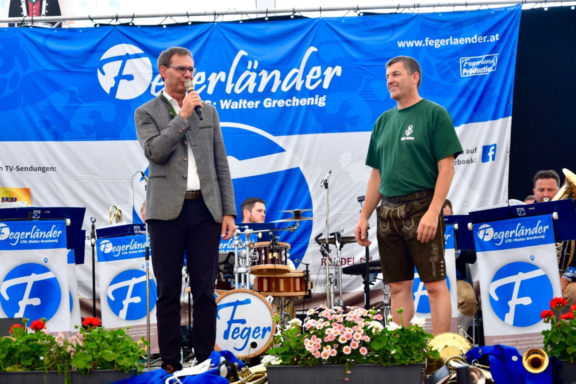 Landeshauptmann Markus Wallner gratulierte der Bürgermusik, hier vertreten durch Tilbert Fitsch, zum Jubiläum.