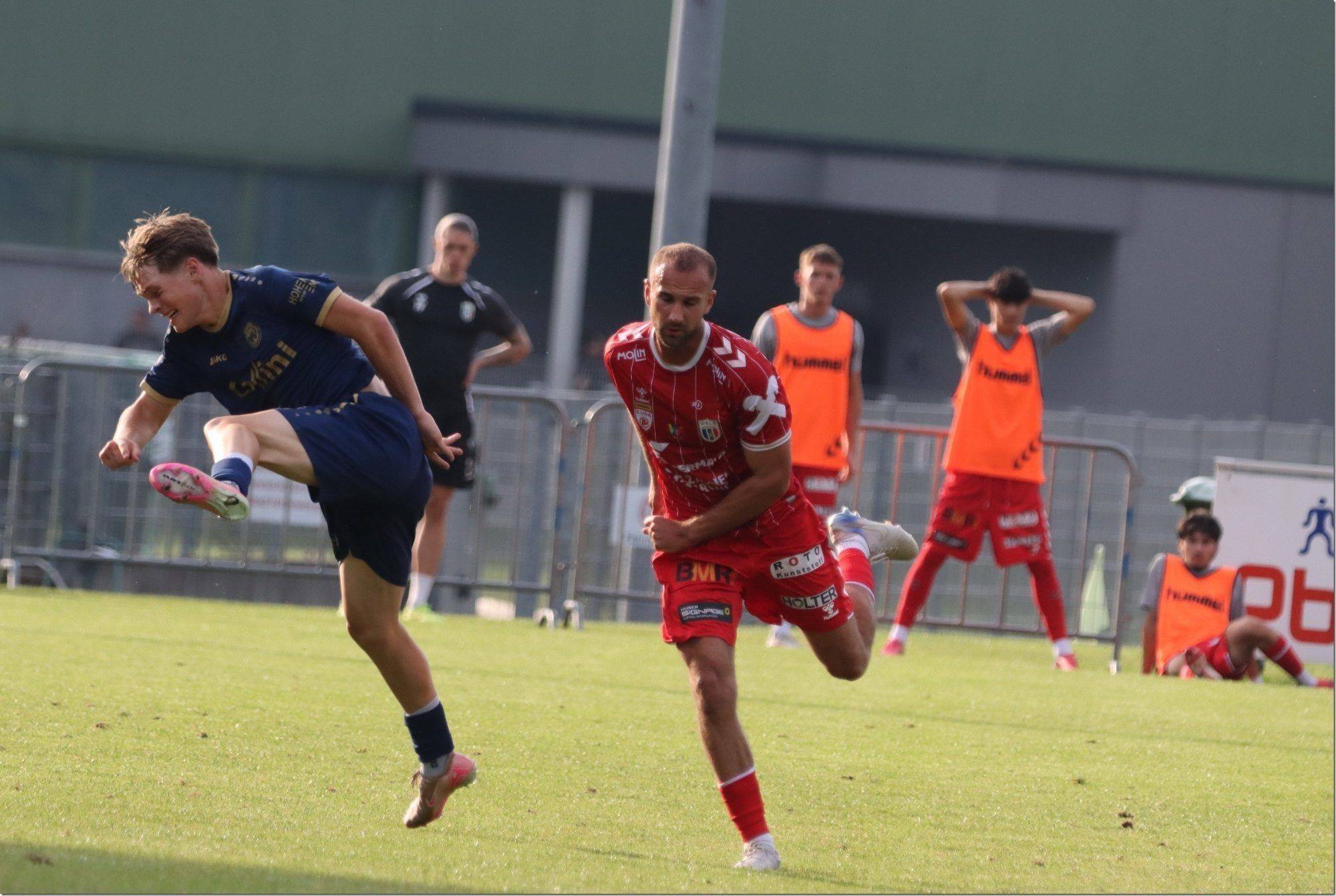 Bilder vom Spiel Hohenems vs Hertha Wels - alle Fotos von Knobel