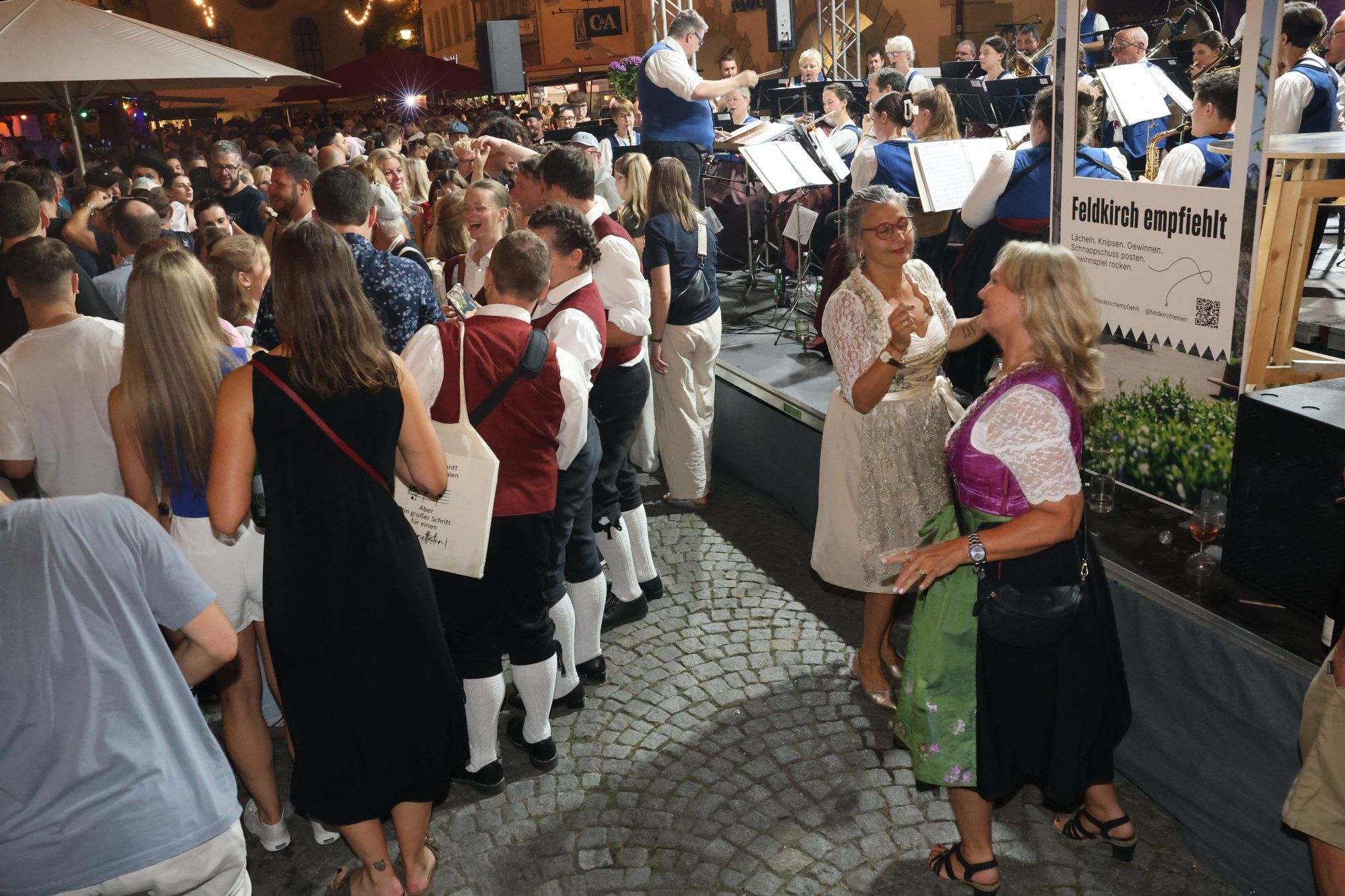 Genuss und Geselligkeit beim Weinfest