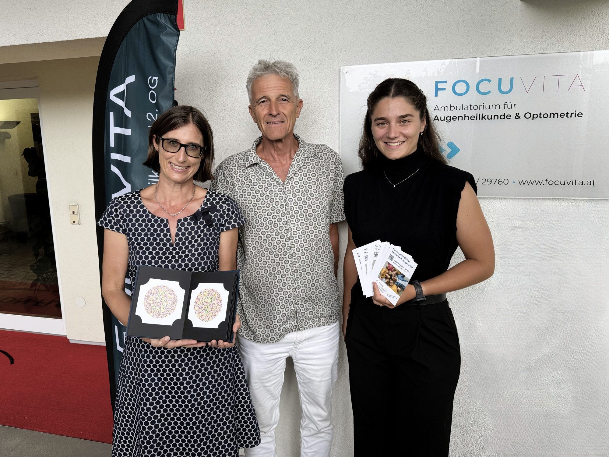 Die ärtzliche Leiterin Alexandra Schenk mit Facharzt Ralf Burkart und Tanja Masera Franceschini vom Ambulatorium Management bei der offiziellen Eröffnung.