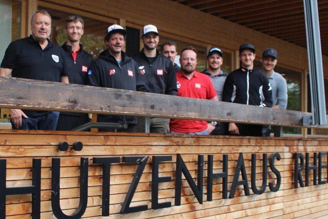 Willkommene und exklusive Abwechslung für das Slalom-Team des ÖSV: Strolz, Gstrein & Co. testeten im Schützenhaus Rheintal ihre Treffsicherheit. PETER STRAUSS