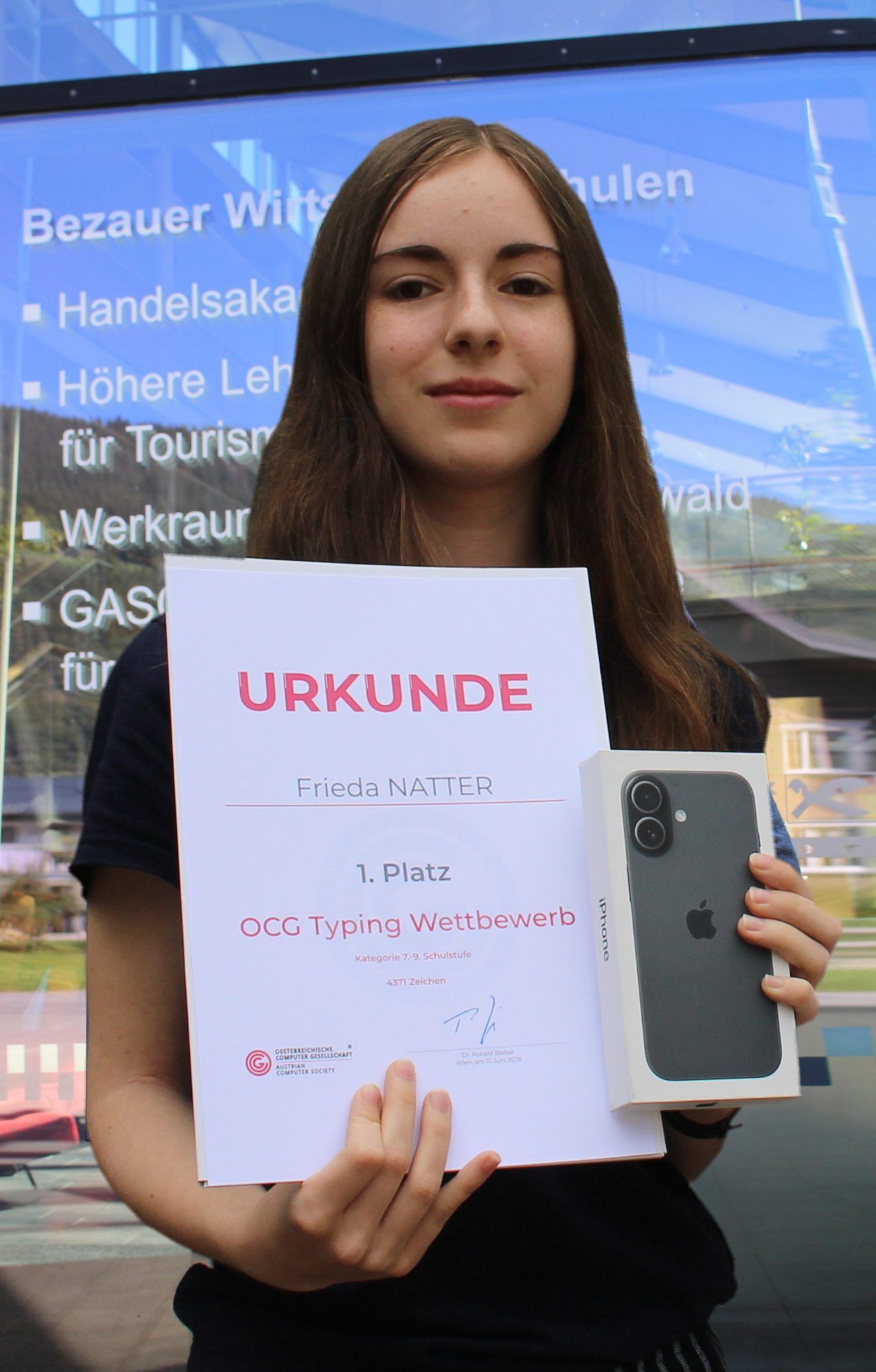 Auf den Tastaturen von Klavier und Computer virtuos und mit flinken Fingern zuhause: Frieda Natter.
