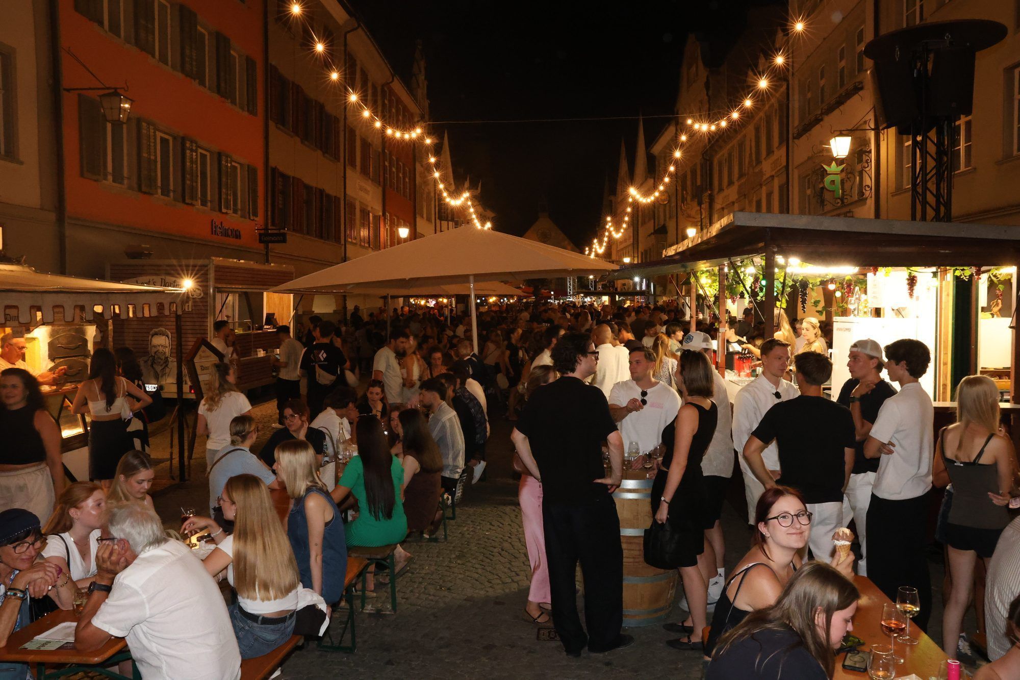 Genuss und Geselligkeit beim Weinfest
