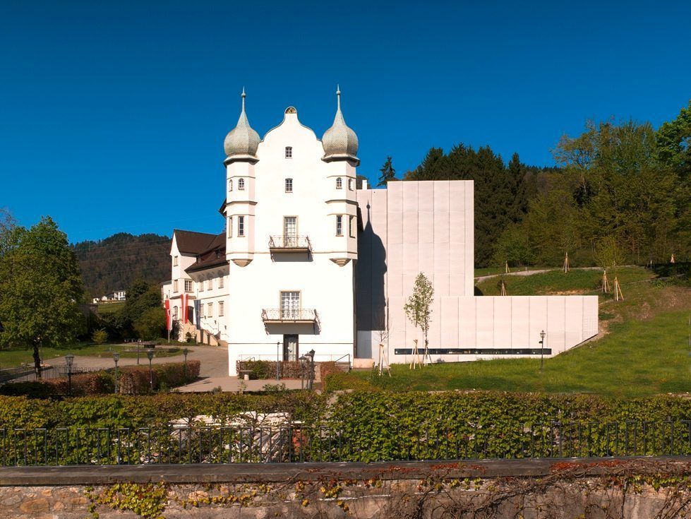 Das neue Festival „Leinen los!“ in Schloss Hofen in Lochau verbindet künstlerische Impulse, Begegnung und besondere Atmosphäre an einem einzigartigen Ort. Informationen auf www.schlosshofen.at/leinen-los