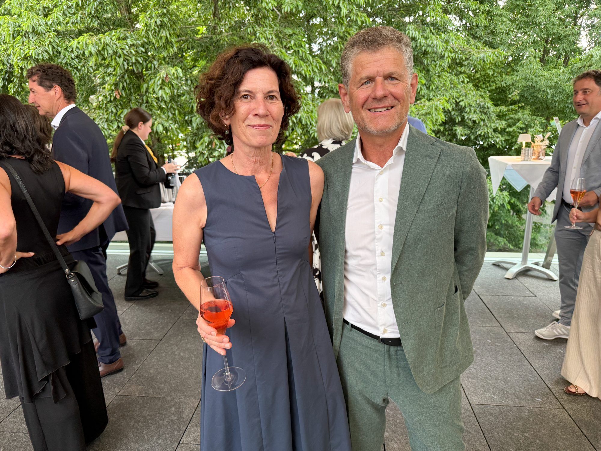 Elisabeth und RA Horst Lumper beim Apero