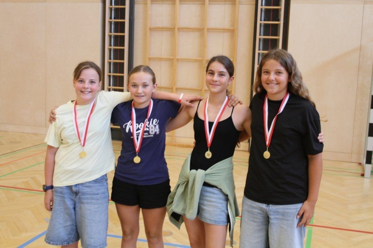Elise, Mia, Sofia, Emma .