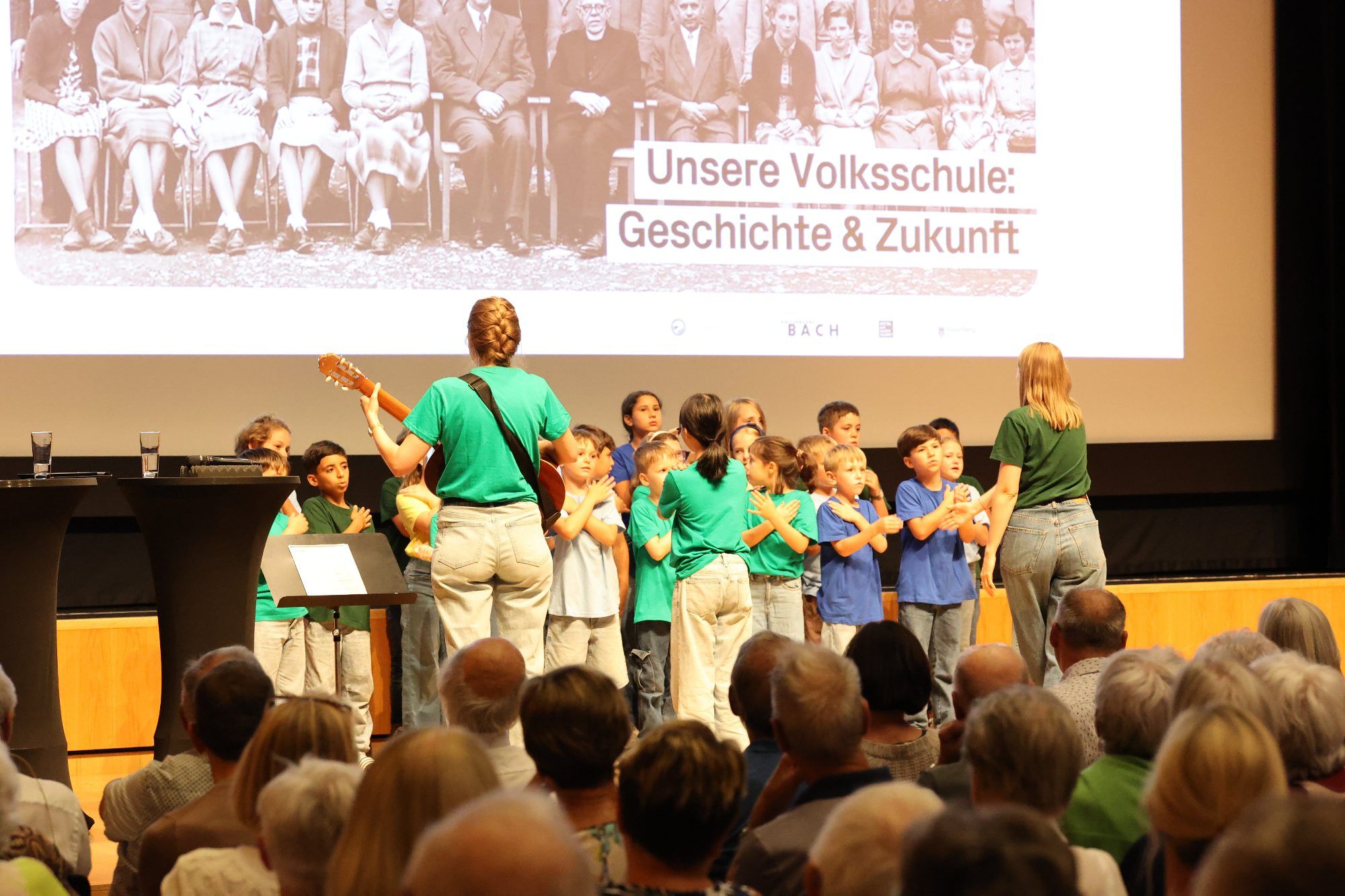 Auftritte des Volksschulchores.