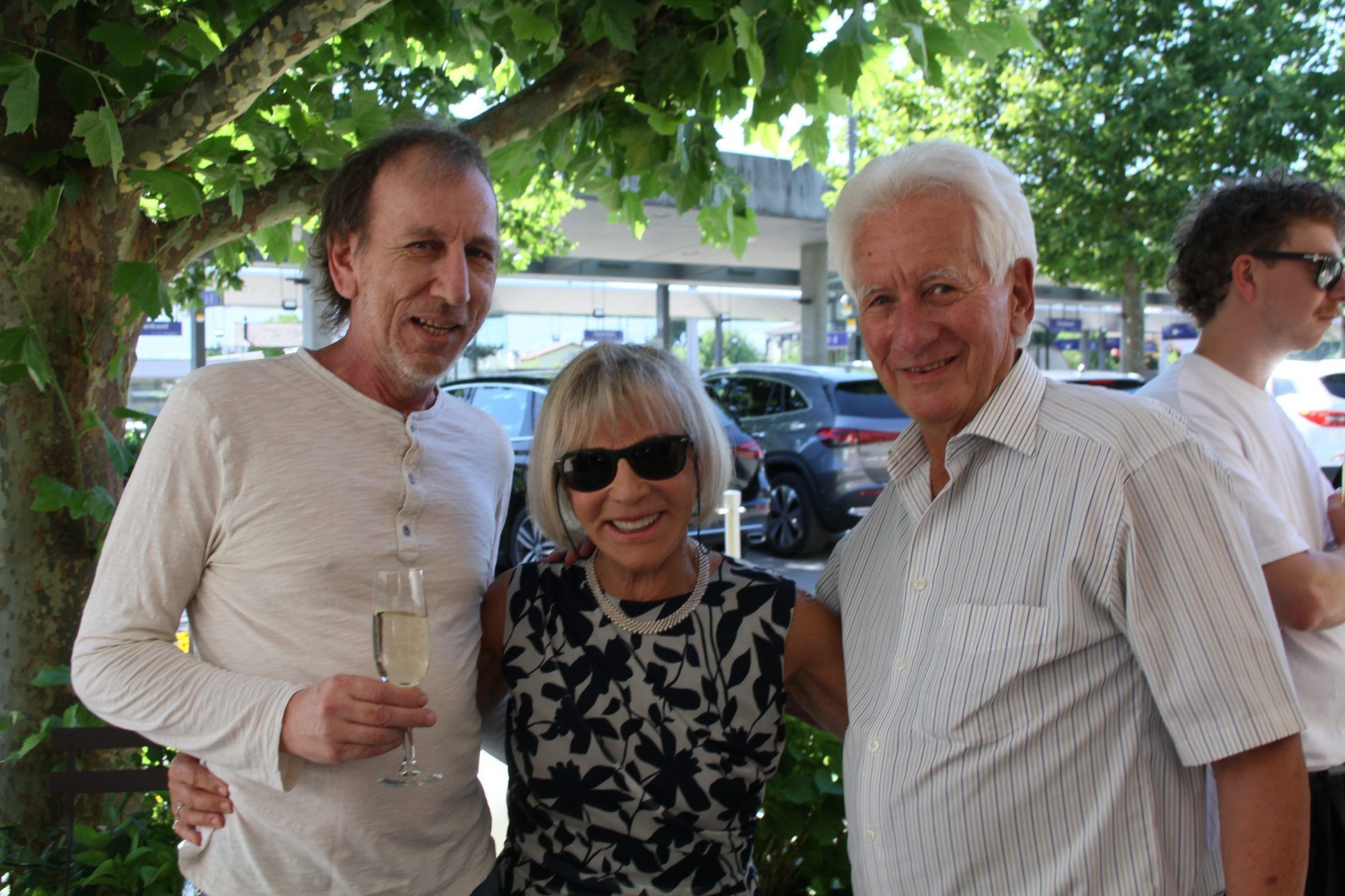 Jubilar Herbert Tschernig (r.) mit Frau Lisi und Sohn Hans Peter.