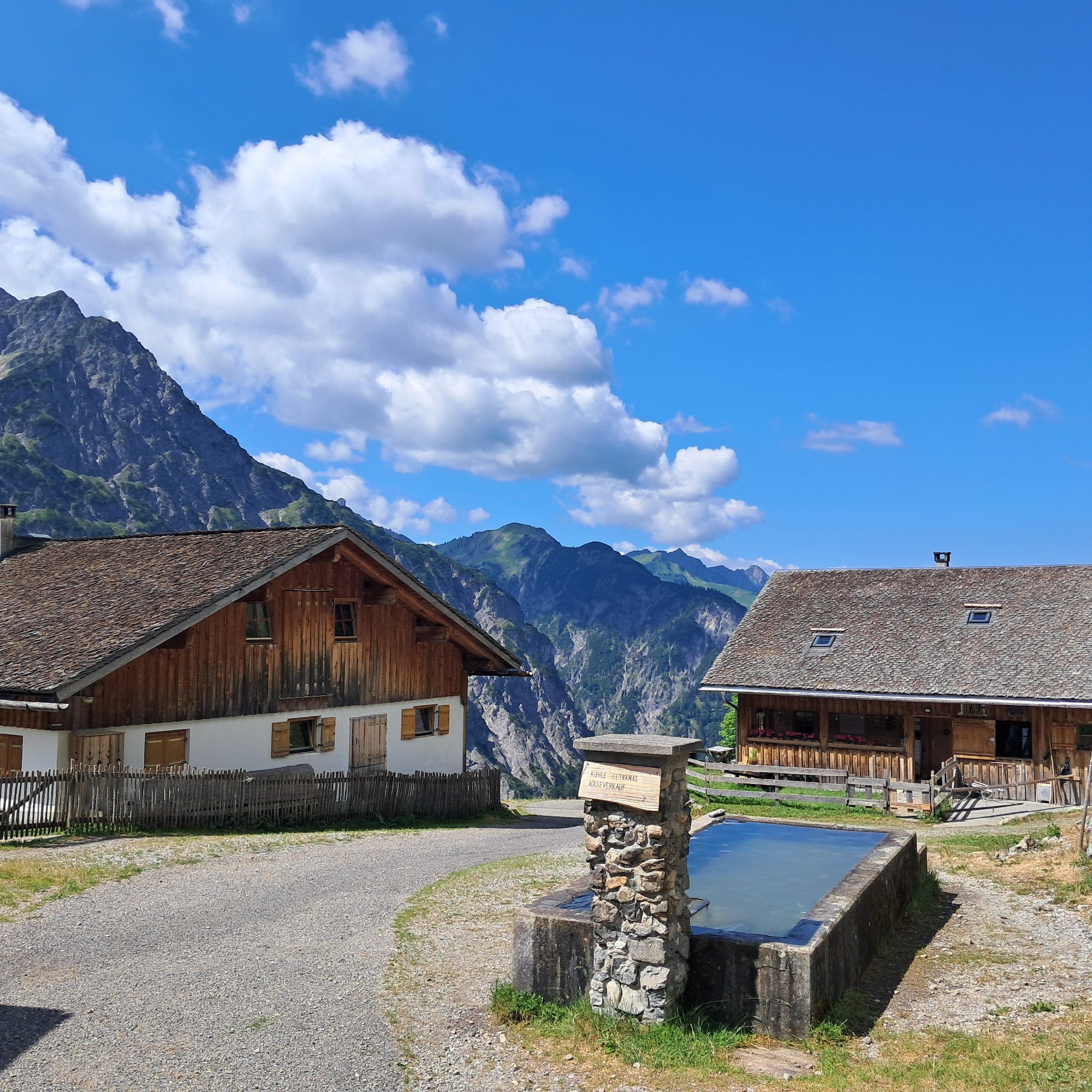 1.	Alpe Ischkarnei, in der Mitte der Glatmar