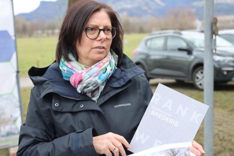 Bürgermeisterin Katharina Wöß-Krall setzt sich für den Generationenpark Brederis ein.