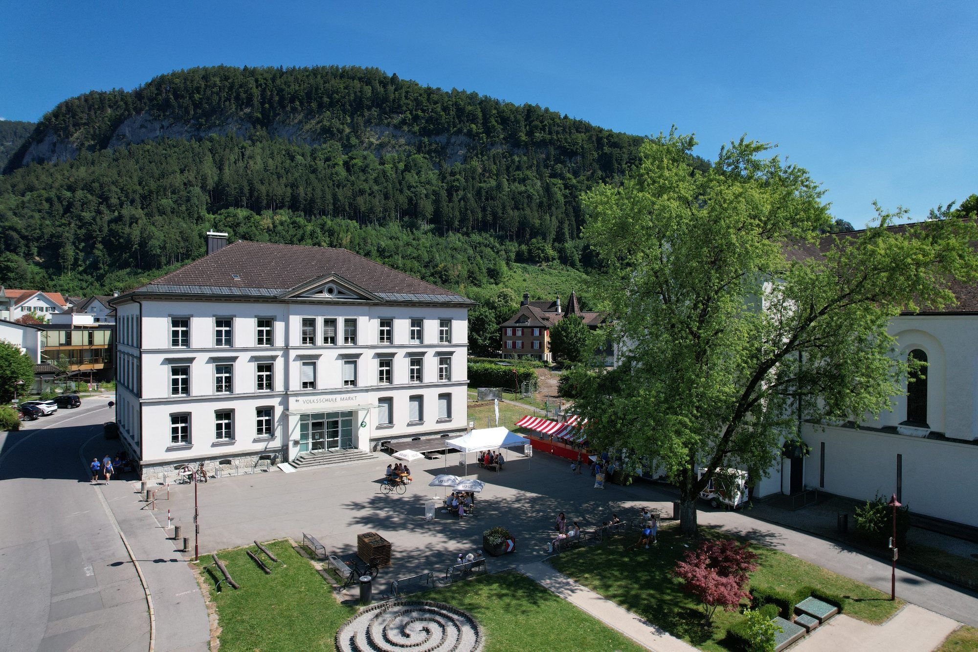 Blick von der Bundesstraße her.