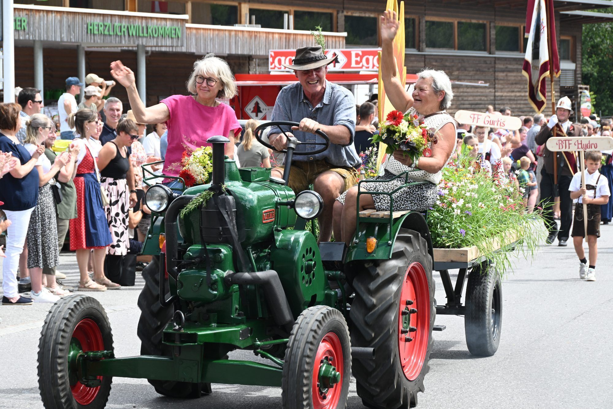 Gartenverein Bezau sorgte auch beim Festzelt für den Blumenschmuck