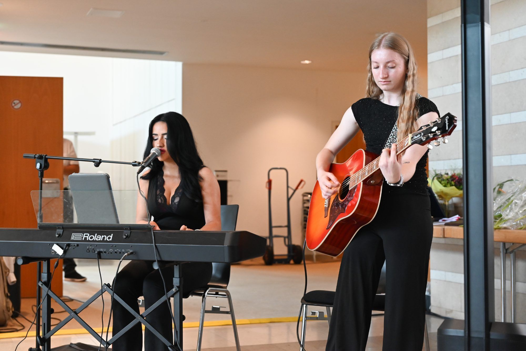 Emilia und Nikki sorgten für musikalische Unterhaltung.