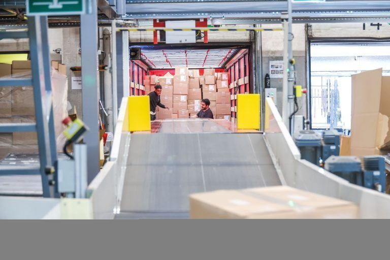 Bald 7,40 Euro extra: Post sieht Folgen neuer Paketgebühren