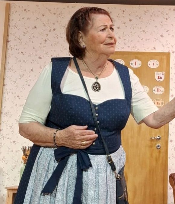     Noch mit 84 Jahren stand Rosmarie in der „Kunterbunten Wunderkuh“ auf der Bühne.