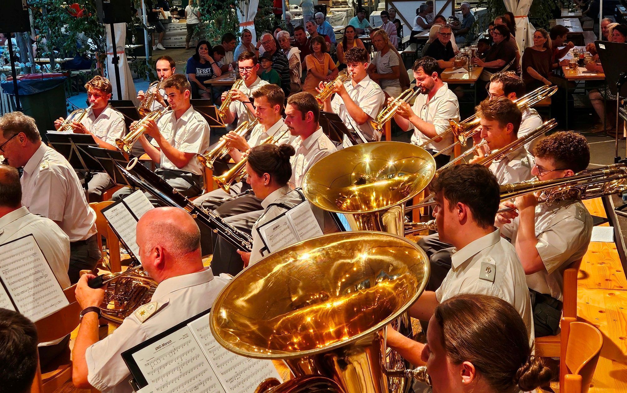 Einen exzellenten Auftritt hatte das „Militärmusik Vorarlberg“ unter der Stabführung von Kapellmeister Obstlt. Wolfram Öller beim traditionellen Sommerkonzert in Lochau am Bodensee.