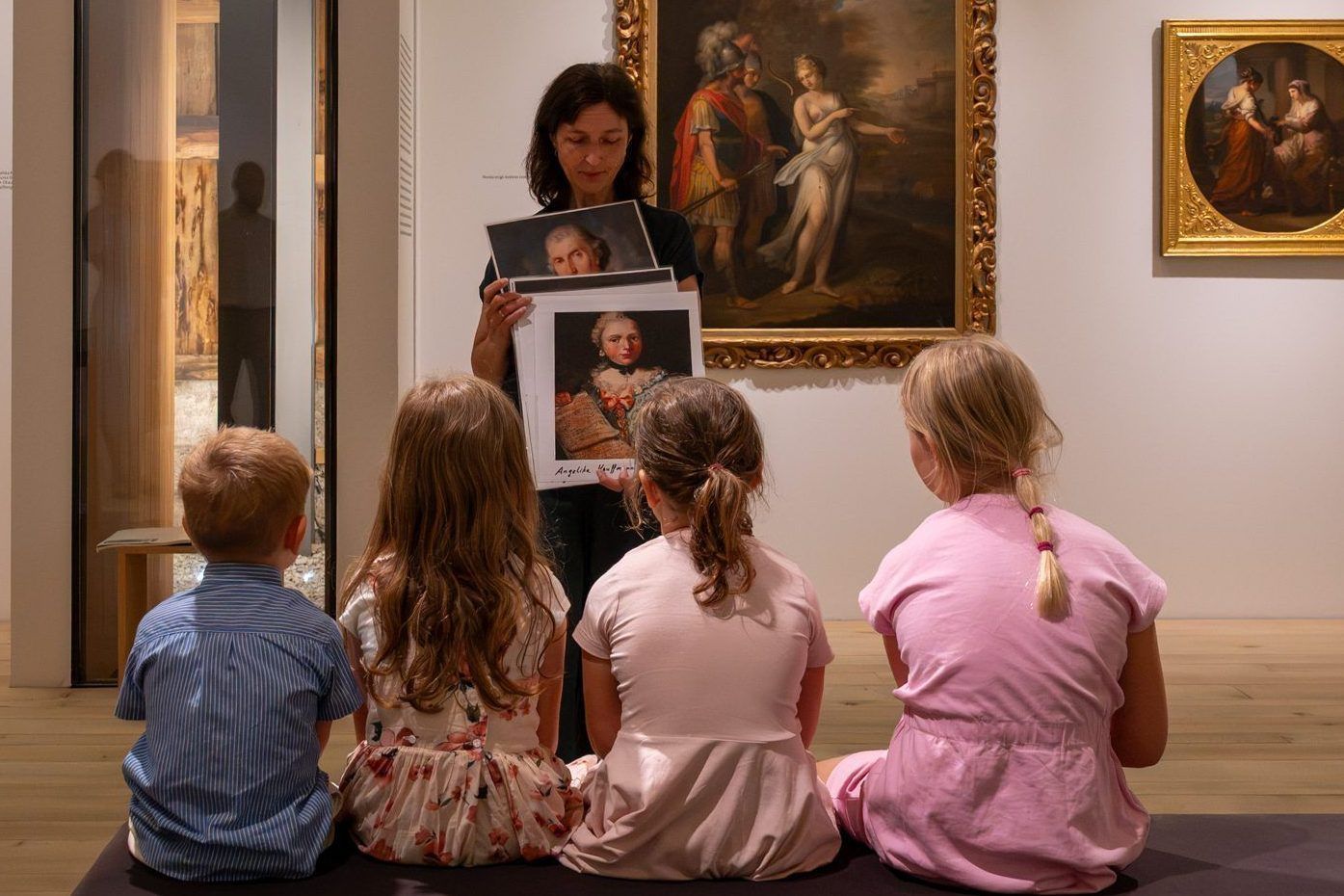 Roswitha Schweizer führte die Kinder durch die Angelika Kauffmann Ausstellung
