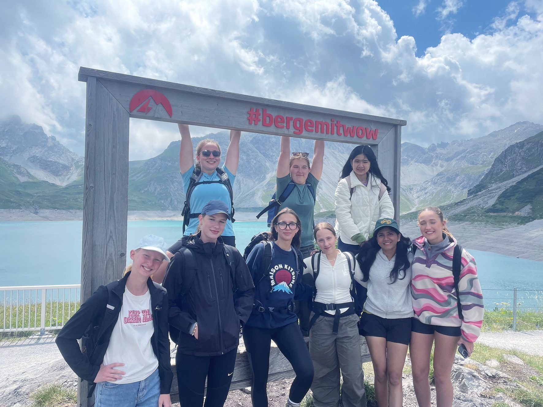 Die Mädels genossen die Wanderung ringsum den Lünersee.