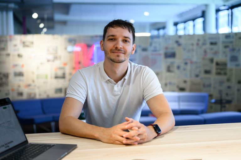 Sprachnachricht statt Zettelwirtschaft: Niklas Reis will Handwerker von Büroarbeit entlasten
