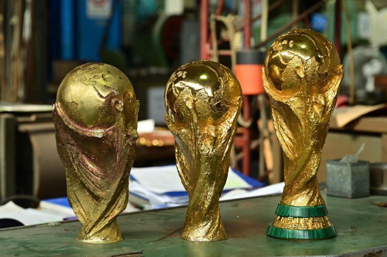 TOPSHOT-FBL-WC-2022-ITA-TROPHY