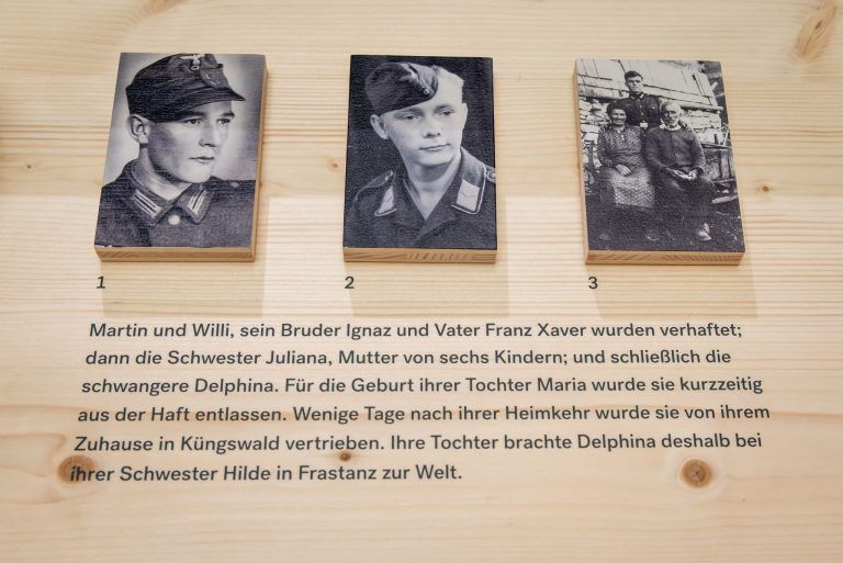 Ausstellungsansicht_Delphina-07._c_Fischer_Rene.jpg
