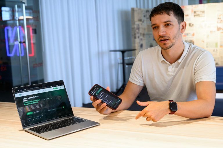 Sprachnachricht statt Zettelwirtschaft: Niklas Reis will Handwerker von Büroarbeit entlasten