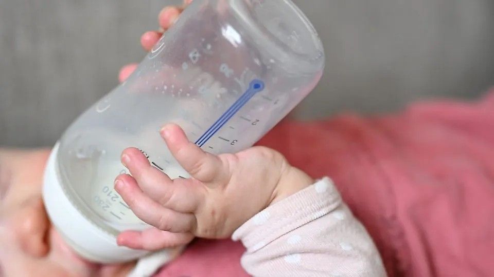 Ihr Kind erbrach sich wochenlang: Dornbirner Familie klagt Weltkonzern Nestlé