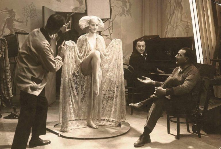 Brigitte_Helm_Fritz_Lang_Probe_Metropolis_(1926).jpg