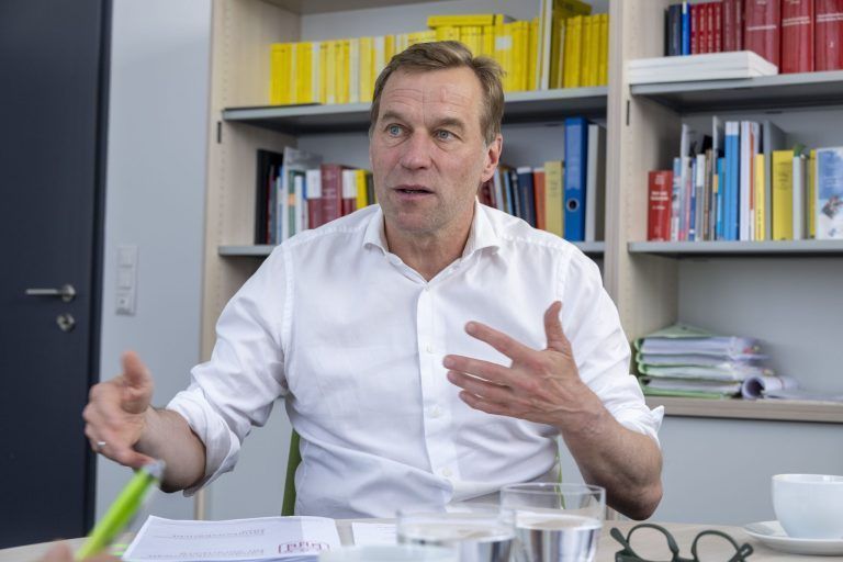 Diskriminierung? Drei Ärztinnen wehren sich gegen weniger Gehalt